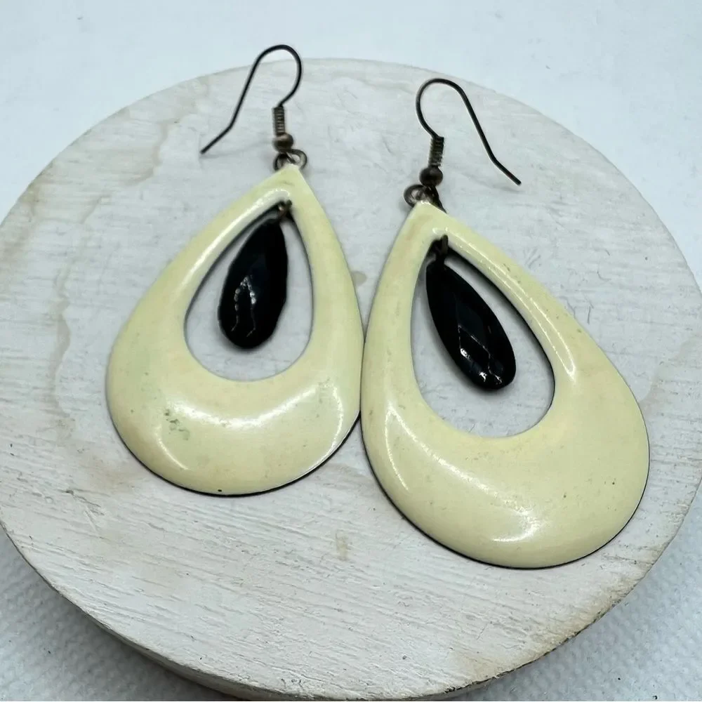 🍭6/$30 Black and cream two tone dangle teardrop retro earring